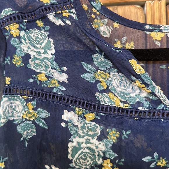 Sheer floral top - Picture 4 of 5